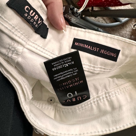 White jeans super cute ☺️ can dress up or down. - Picture 3 of 3